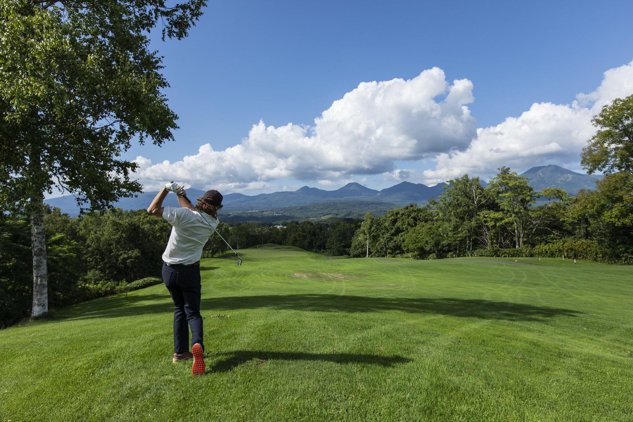 NGC「ニセコゴルフコース」｜羊蹄山、ニセコ連峰の美しい山々を望み、</br>アーノルド・パーマー設計の白樺とから松で</br>セパレートされた6,805ヤードの18ホール。